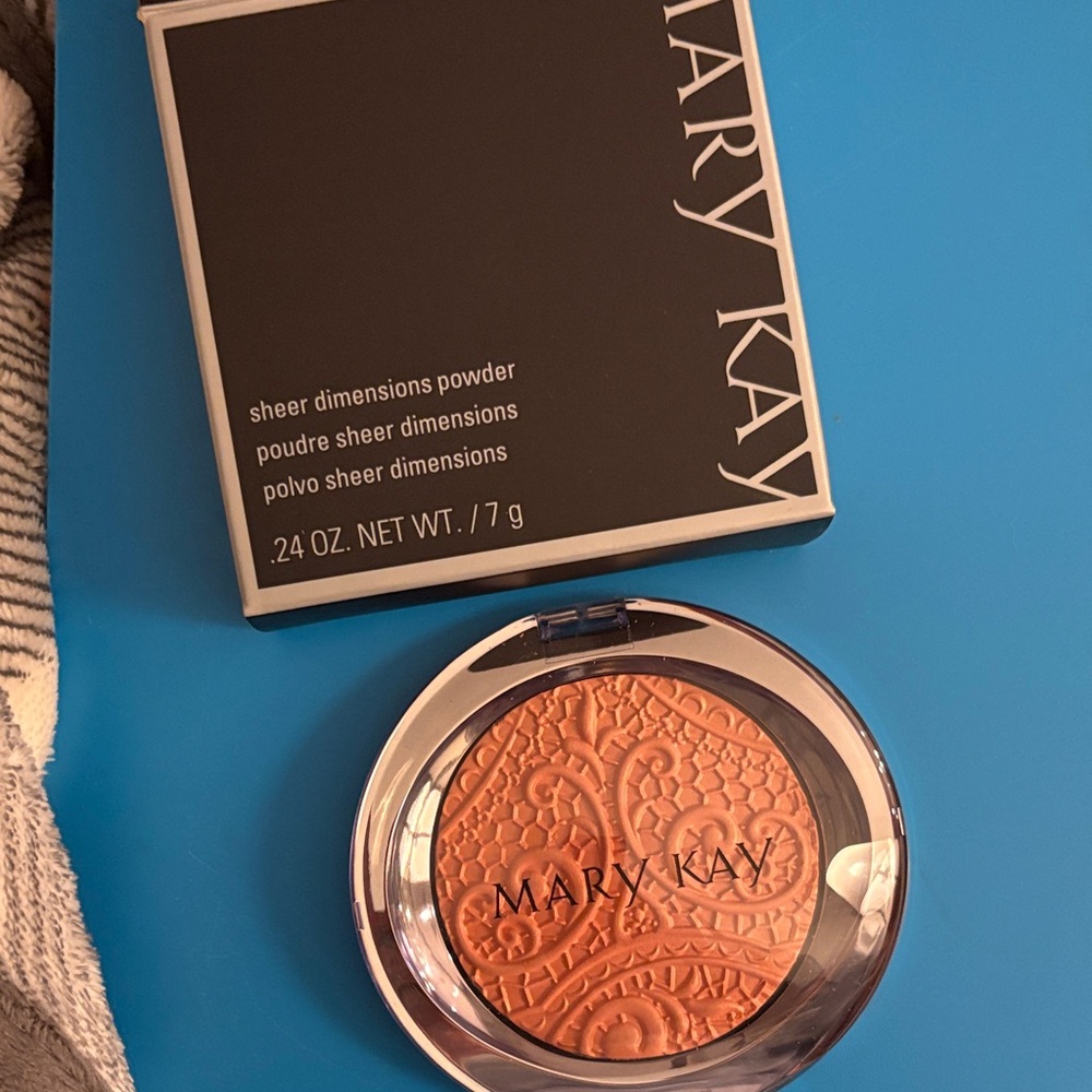 Mary Kay Sheer Dimensions Powder - Coral